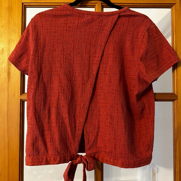 Shortsleeve Tie Back Top - Picture 3 of 3